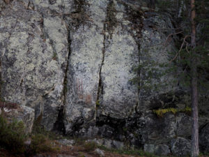 Uittovuoren kalliomaalauksilla, Laukaa. Kuva: Terhi Jaakkola