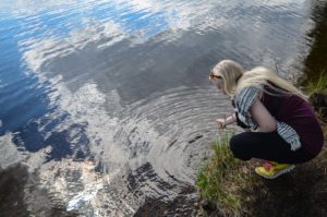 Veden heijastuksia Rutajärvessä. Kuva: Upe Nykänen/retkeilyKS